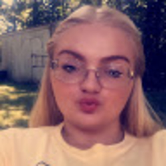 Meet your Posher, Alisha - Picture 1 of 1